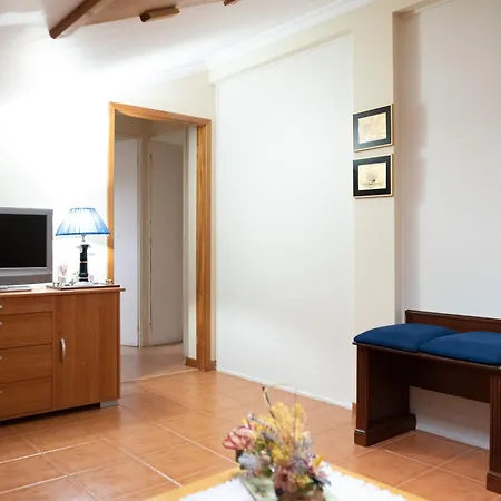 Casa Espacosa Em - Ilha Terceira * Angra do Heroismo