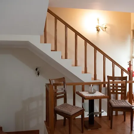 Casa Espacosa Em - Ilha Terceira * アングラ・ド・エロイーズモ