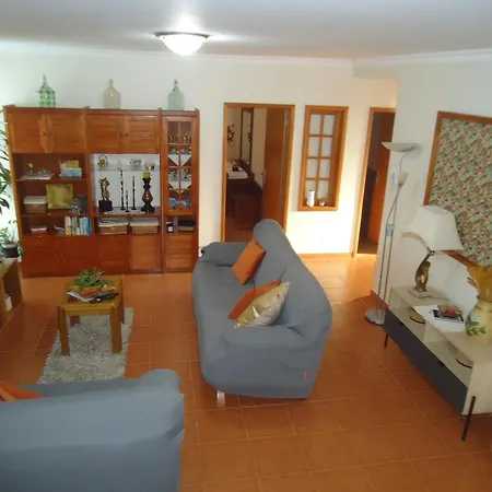 Casa Espacosa Em - Ilha Terceira * 앙그라두에루이스무