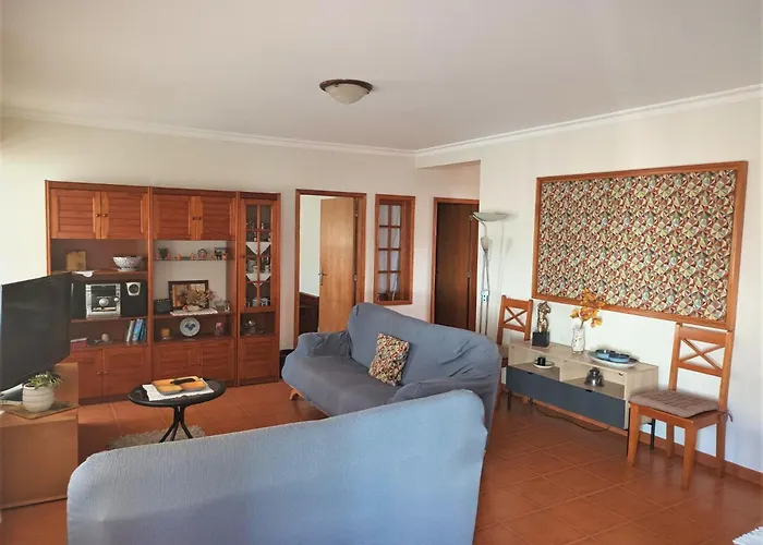 Casa Espacosa Em - Ilha Terceira アングラ・ド・エロイーズモ