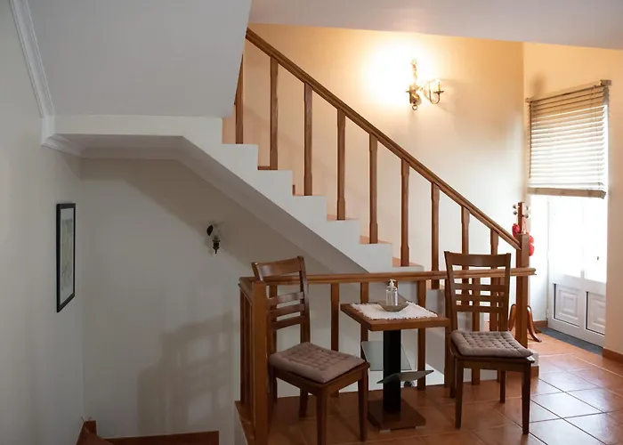 Casa Espacosa Em - Ilha Terceira * アングラ・ド・エロイーズモ