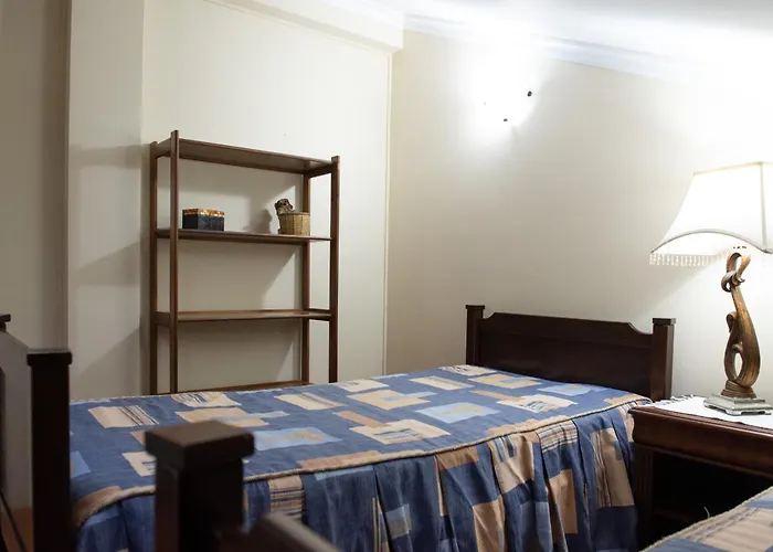 Casa Espacosa Em - Ilha Terceira * アングラ・ド・エロイーズモ